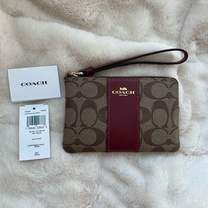 NWT COACH Corner Zip Wristlet In Signature Canvas in Gold/Khaki/Berry